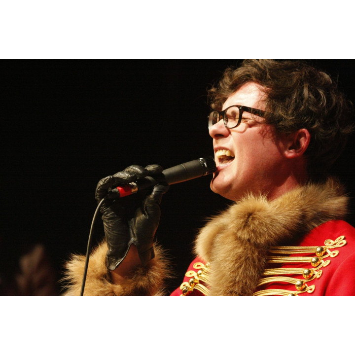 Pelisse à brandebourgs or