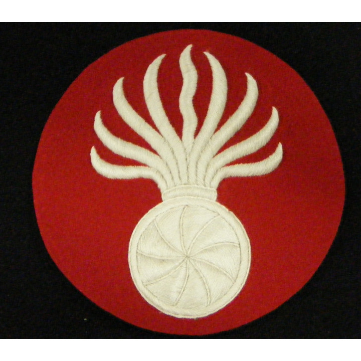 Grenade for bearskin hat, "cul de singe"