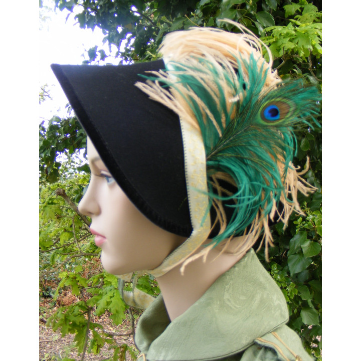 Bonnet-style felt hat