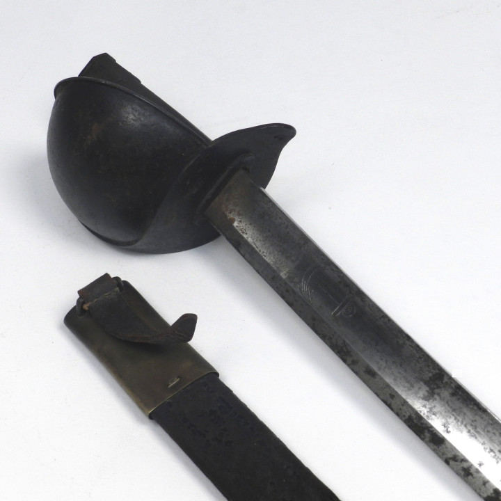détail haut sabre et fourreau.jpg
