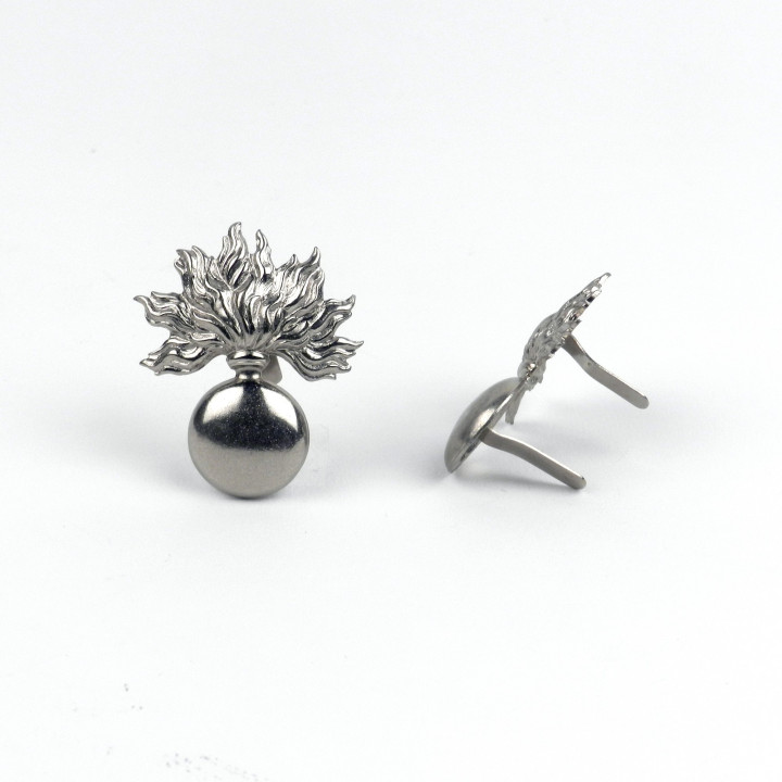 grenade couleur argent