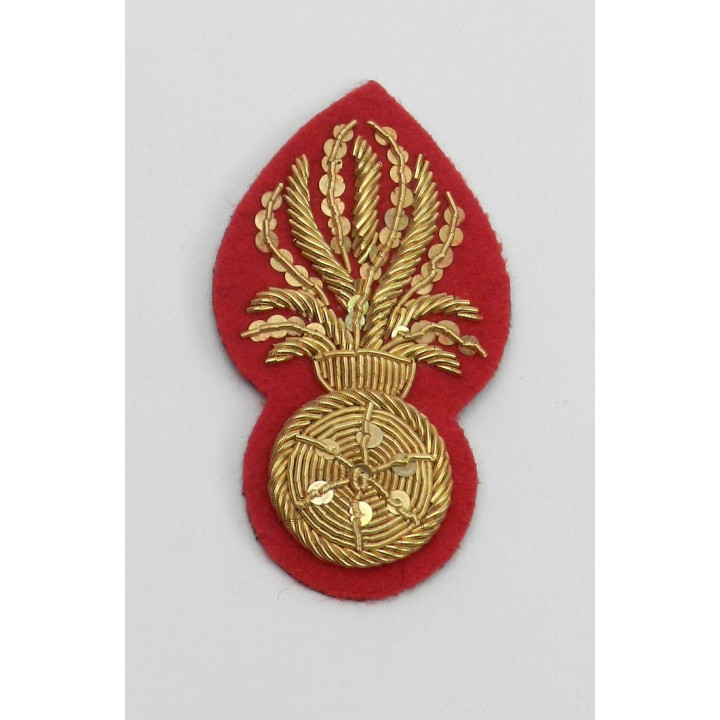 grenade brodée bonnet de police or