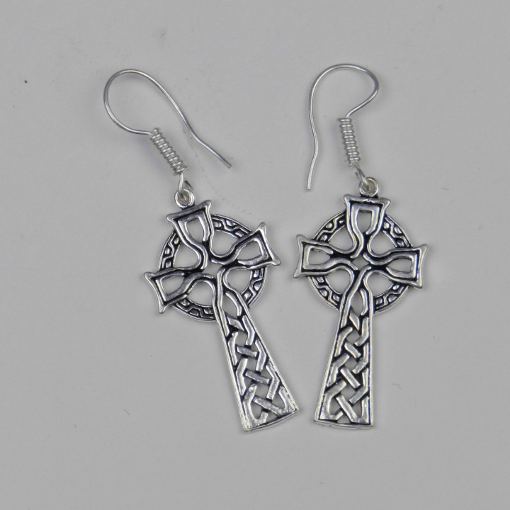 boucle d'oreille motif croix celtique