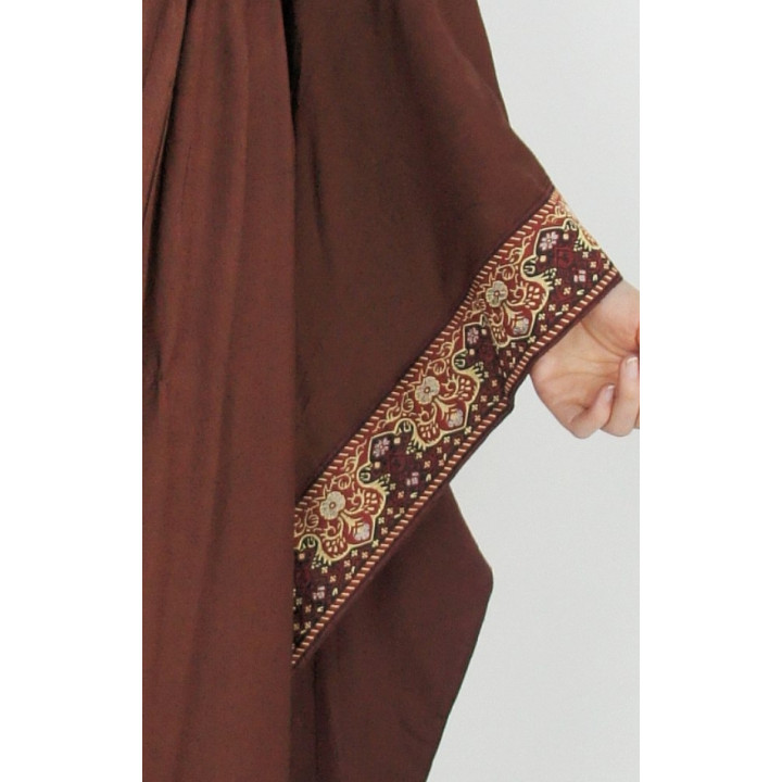 Robe Moyen-Âge renaissance marquante la taille et froncée sur les hanches