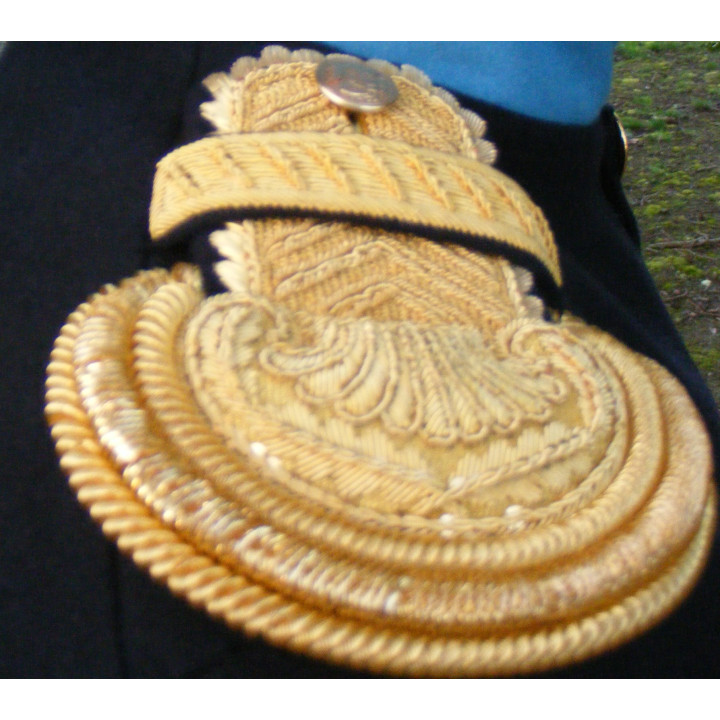 Uniforme de capitaine aide de camp avec parements en pointe