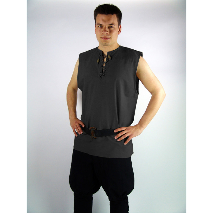 chemise-medievale-sans-manches-a-lacets-jean-noir.jpg
