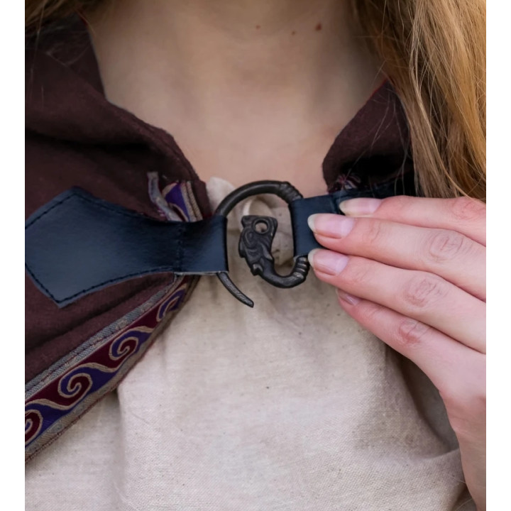 cape laine marron détail fermoir métal