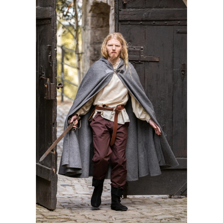 cape en laine gris fermoir dragon