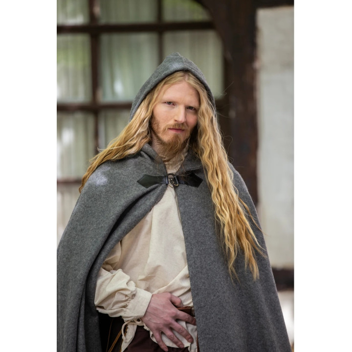 cape en laine gris fermoir dragon