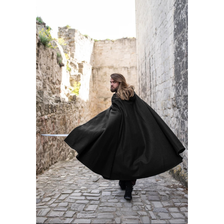 cape en laine noire fermoir dragon