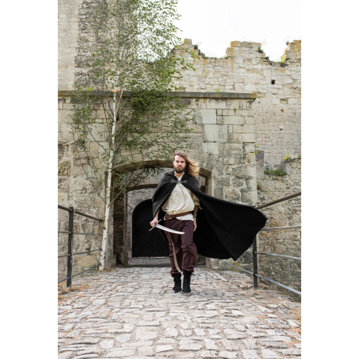 cape en laine noire fermoir dragon