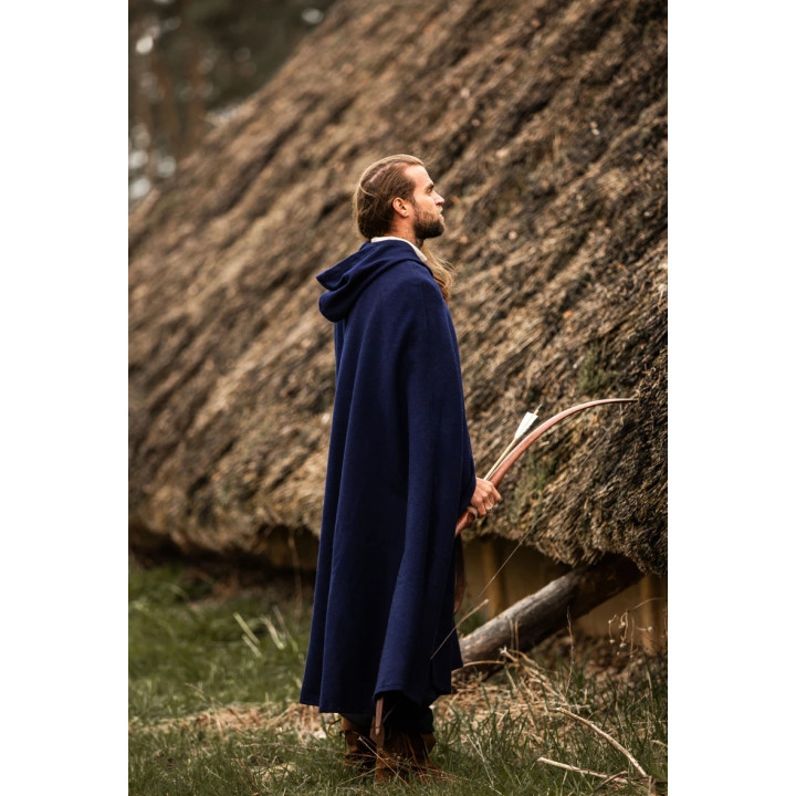 cape en laine bleue fermoir dragon