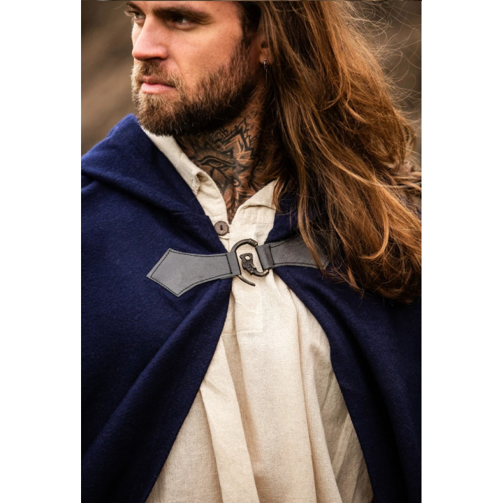 cape en laine bleue fermoir dragon