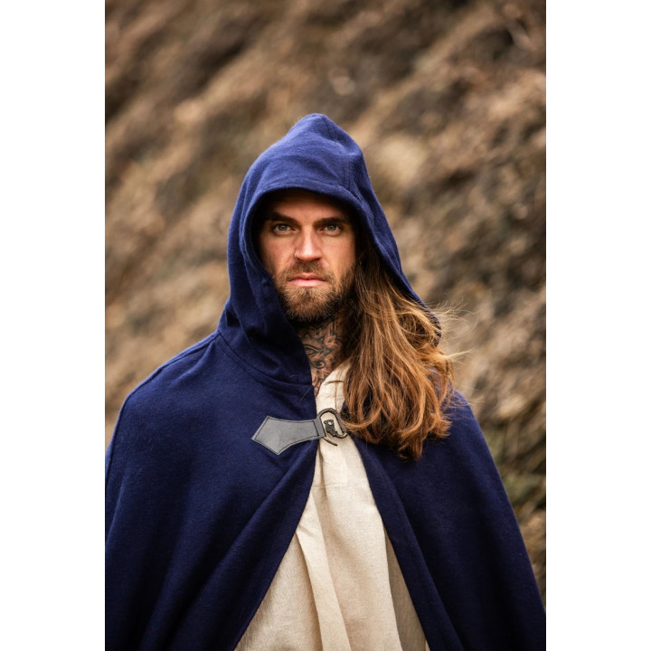 cape en laine bleue fermoir dragon